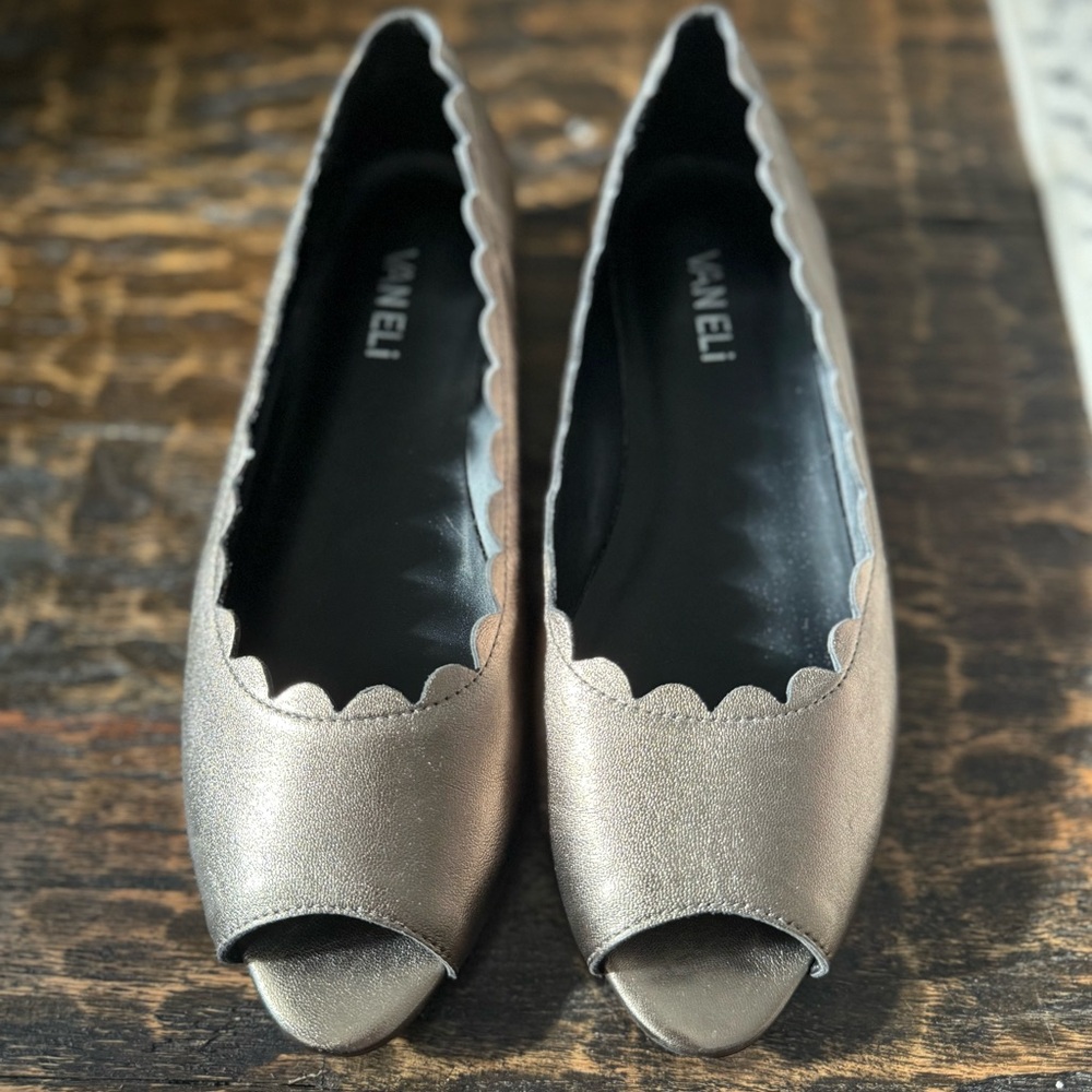 Vaneli Metallic Scalloped Peep Toe Flats 7.5 W